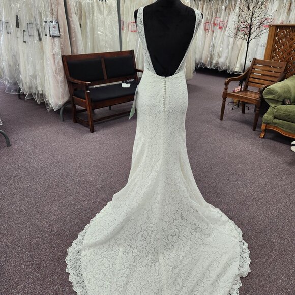 Bonny Bridal Gow 6803 Size 6 Ivory All Lace Fit & Flare Wedding Dress - Picture 4 of 6